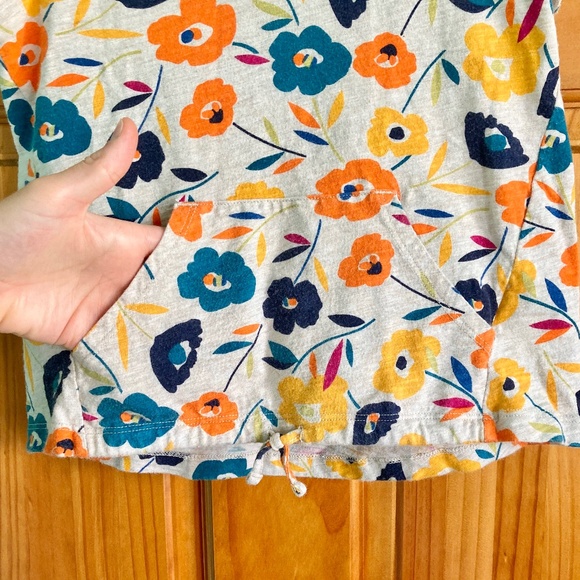 Girl’s size 8 Lands’ End short sleeved floral top with front pocket and tie - Picture 2 of 7